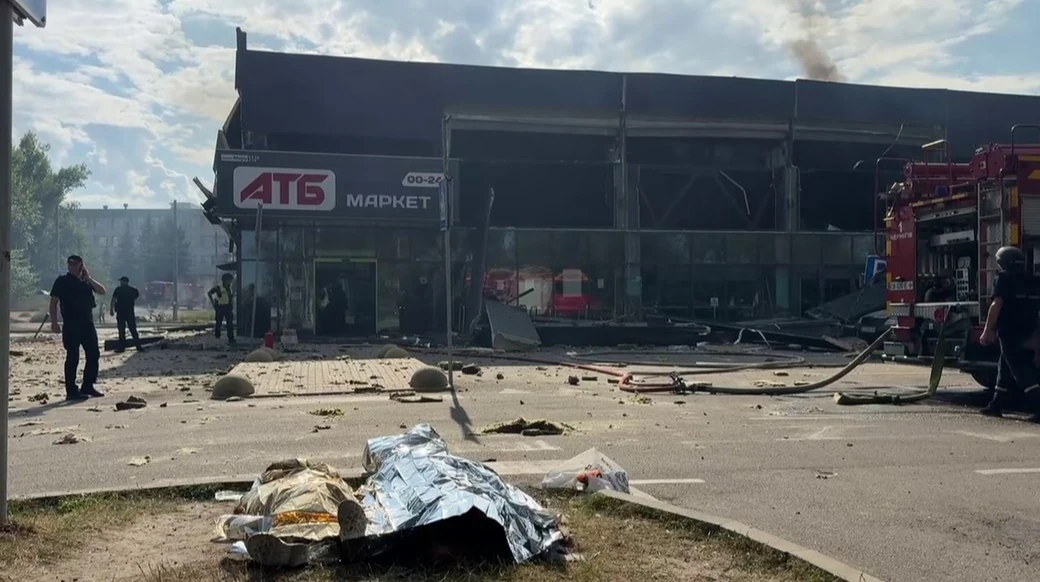 День жалоби у Чернігові: місто оплакує двох загиблих після удару по «АТБ»