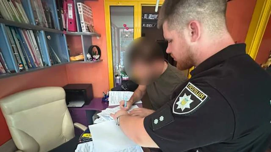 Хронологія підозри директору мовного центру в Хмельницькому: від періодів злочину до затримання