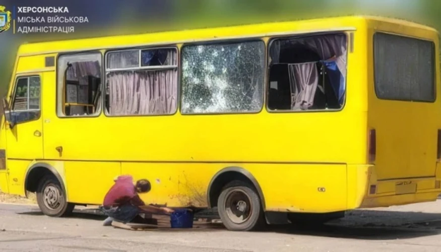 Хронологія атаки дрона на маршрутку в Херсоні 6 серпня за послідовністю фактів