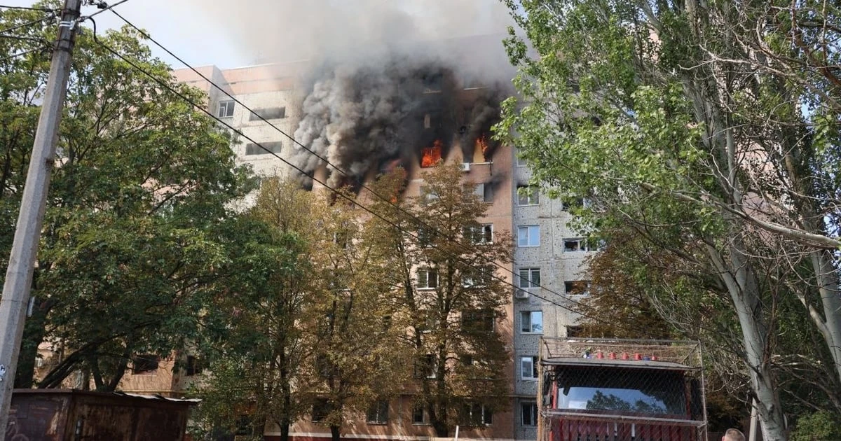 Пошкоджені багатоповерхівки в Краматорську після авіаудару 25 серпня