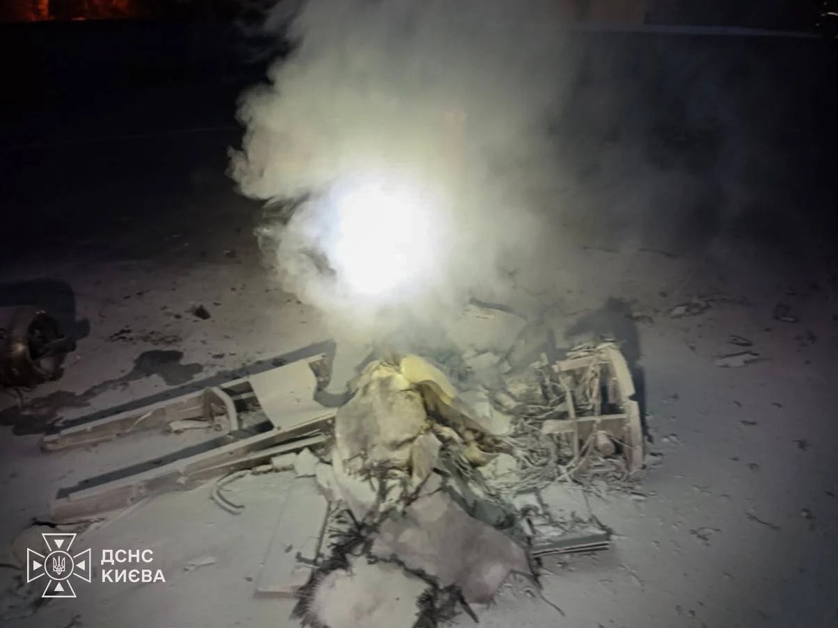 Пожежу на даху закладу освіти в Києві ліквідували без постраждалих